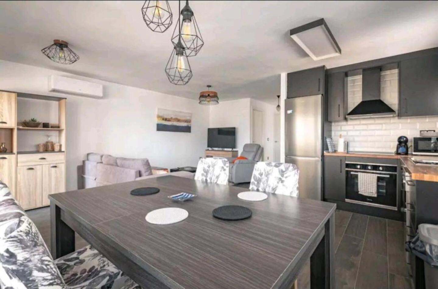 Stylish & Fully Furnished 3 Bedrooms Flat -4 Min Walk To Beautiful Beach Alicante Ngoại thất bức ảnh